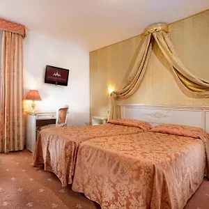 3* Otel Ambassador Tre Rose